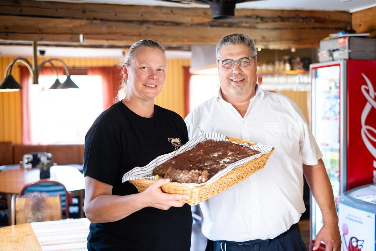 Bed & Breakfast Restaurang Sybarit Houtskar エクステリア 写真