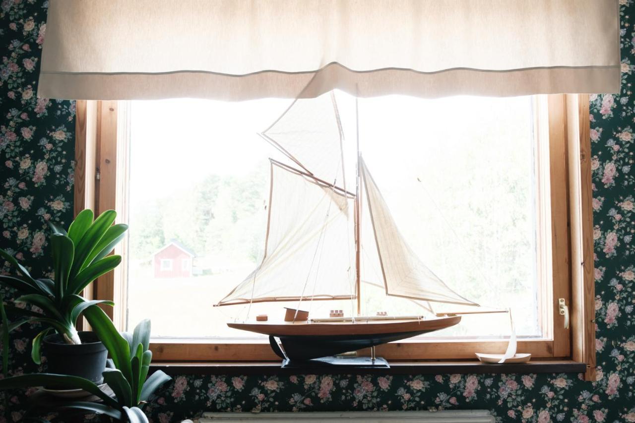 Bed & Breakfast Restaurang Sybarit Houtskar エクステリア 写真
